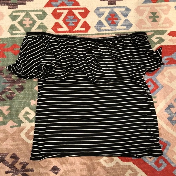 Black and white stripe off the shoulder top - Picture 4 of 4